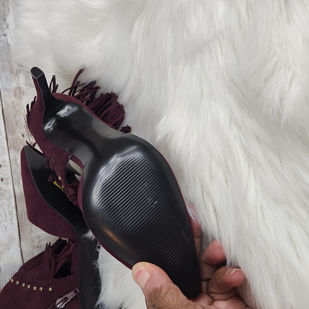 Nine West, women's Burgandy fringed suede heels, small gold hardware, Sz 6 1/2 - Picture 6 of 11